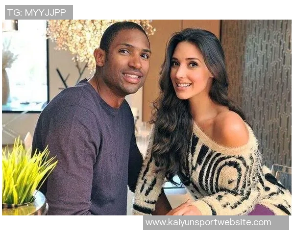 杰伦布朗女友为花花公子拍摄性感美照展现迷人魅力让网友大饱眼福